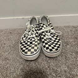 Lace Up Checkered Vans Women’s 9