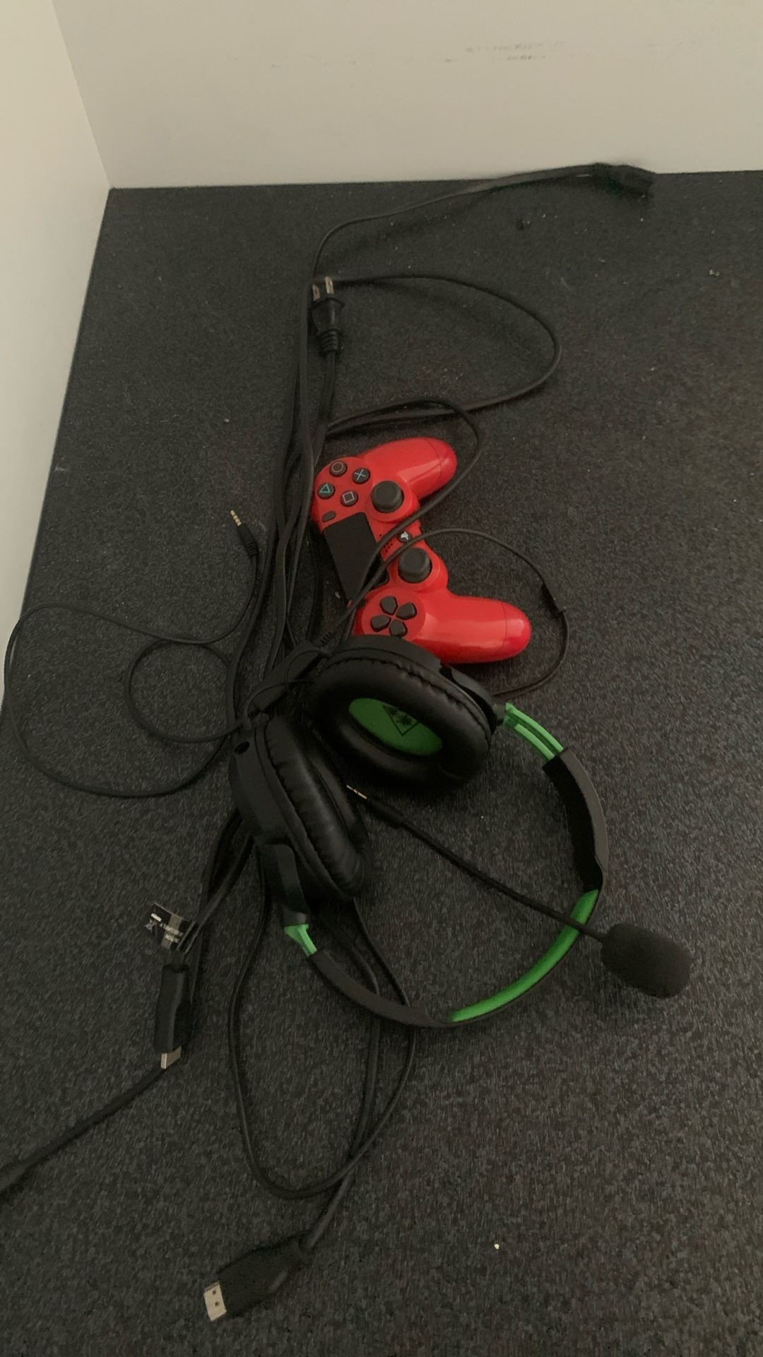 PS4 Controller Headset And Wires