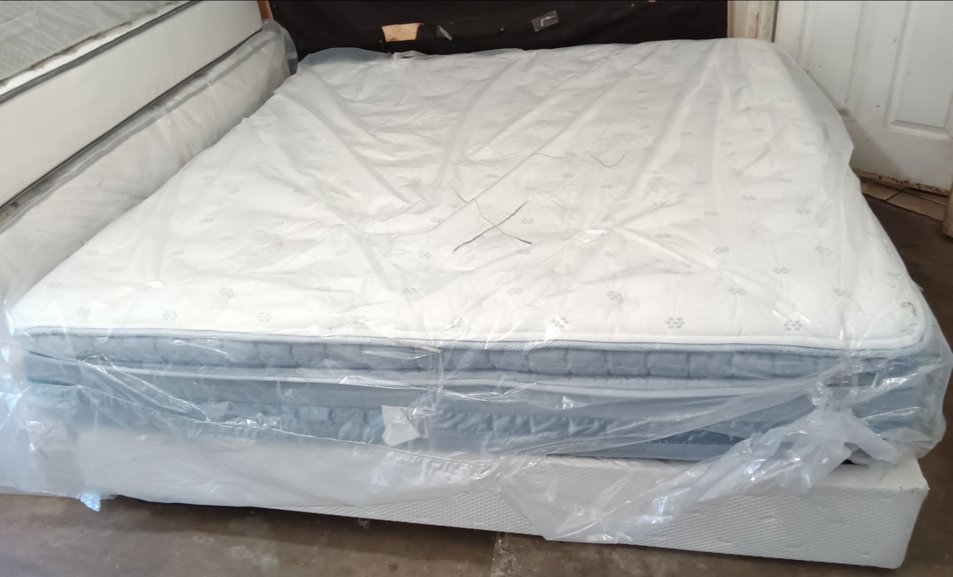 Queen Size Mattress With Box Spring Included