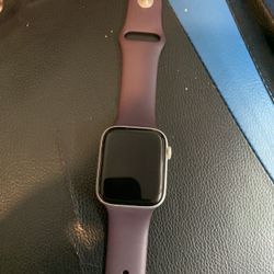 Apple Watch Series 4  NIKE addition  44 Mm