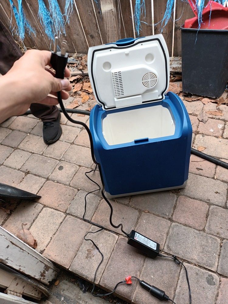 24 Liter Electric Cooler/Heater