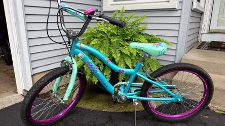 Schwinn girls bike