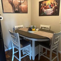 Farmhouse kitchen table with 4 chairs only 6 months old 