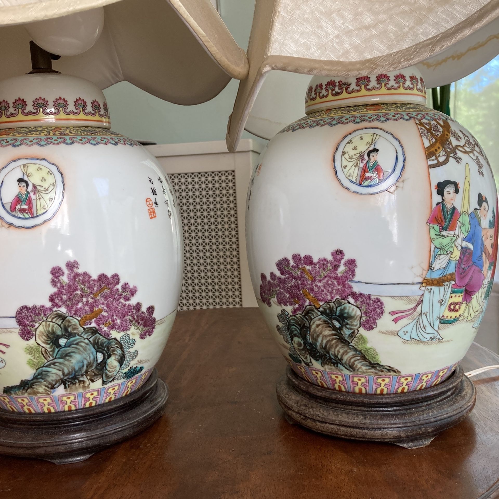 A Pair Chinese Porcelain Lamps