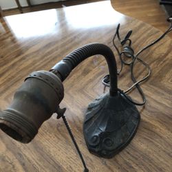 Vintage ornate lamp***NEEDS TO BE REWIRED***