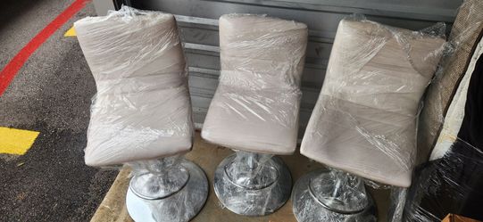 Bar stools or kitchen island