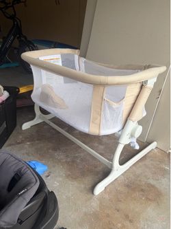 Bed side bassinet