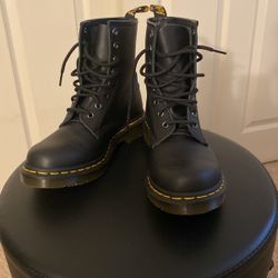 Dr. Martens - Womens Size 8 - Black - Like NEW!!!