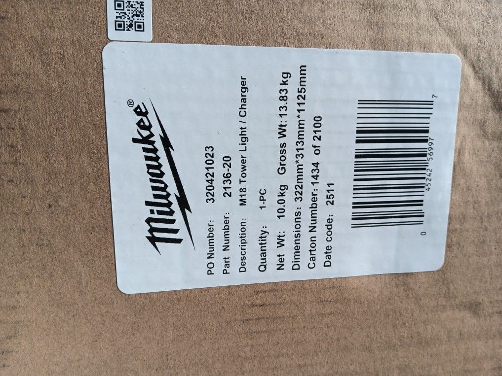 Milwaukee 2136-20 Tower Light With 2 Batteries Kit