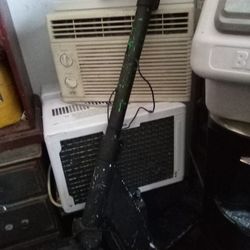 I Have Two Window Units 20 $ Each They Both Work I Have To Move In Two Days So This Is A Limited Run 