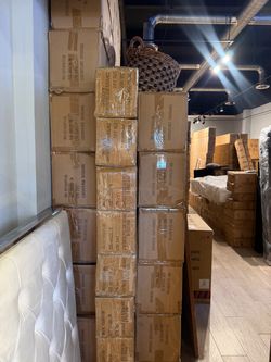 Furniture store closing