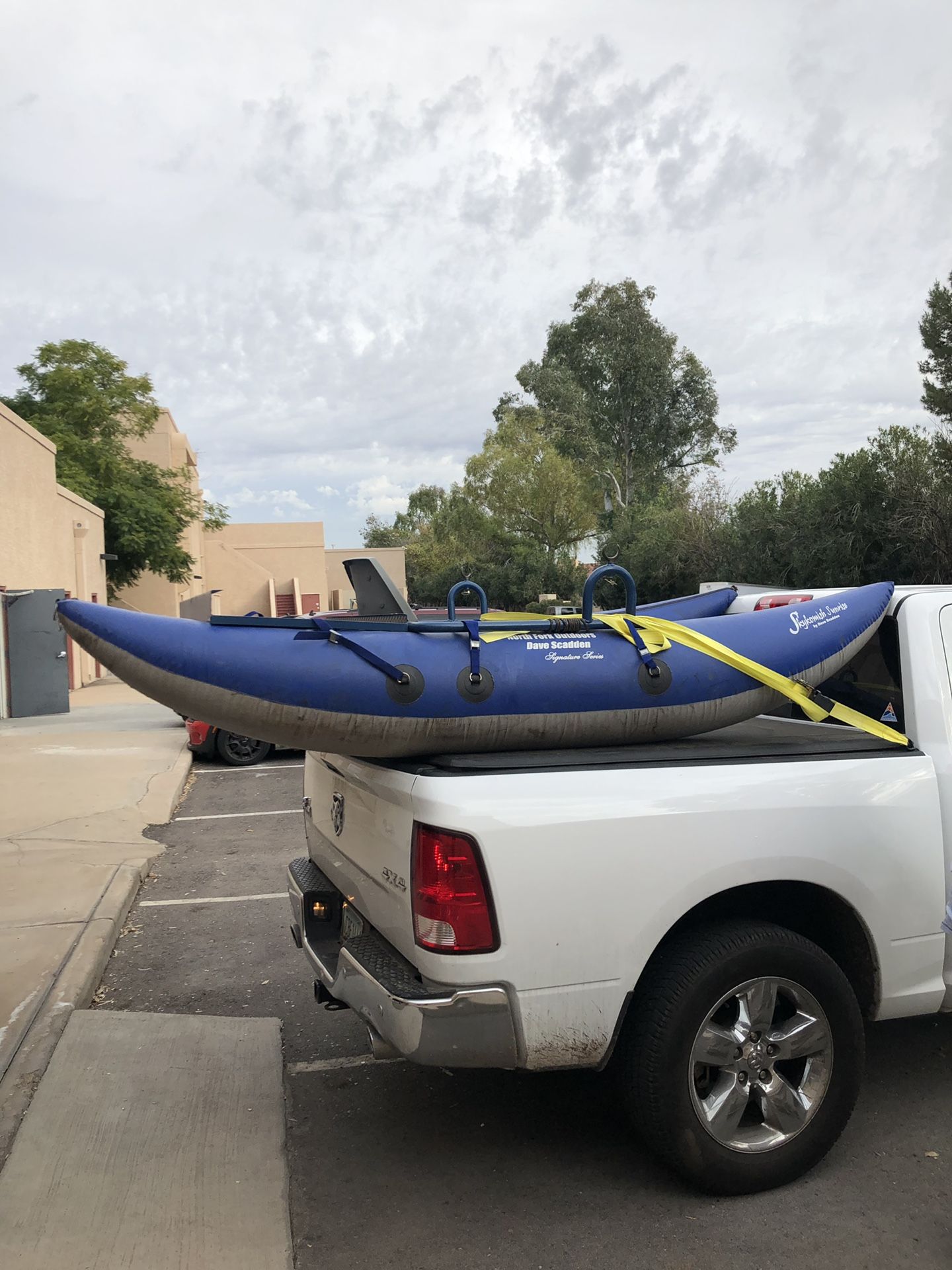 Inflatable pontoon boat