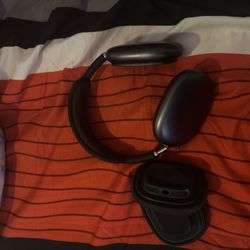 AirPod Maxes Space Gray