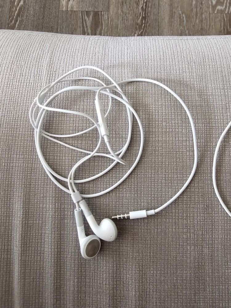 Apple Earbuds Classic Wired Vintage