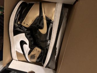 Jordan 1s 10.5 9/10