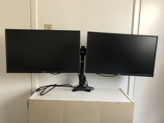 2 Dell P2417H monitors on table mount + WD19TBS dock station