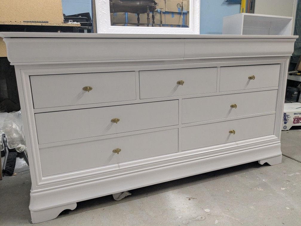 9 Drawer Dresser H36 L68 D19