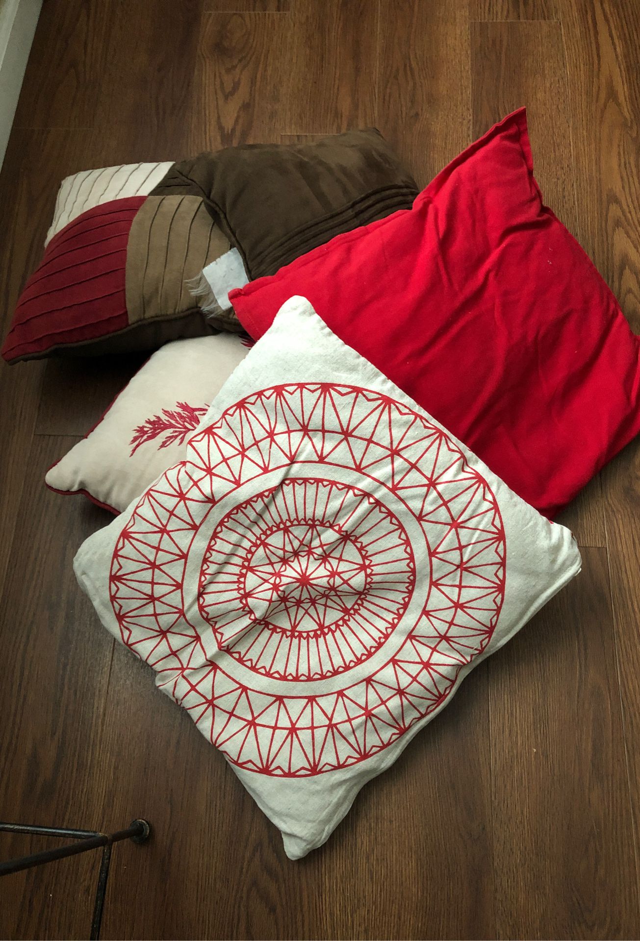 Free decorative pillows