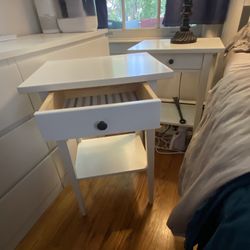 Pair of bedside nightstands with drawers