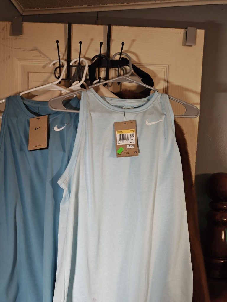 2 NIKE TANK TOPS  SIZE SMALL