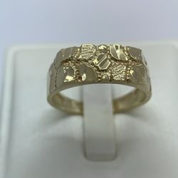10 K Gold Nuggets Ring. 