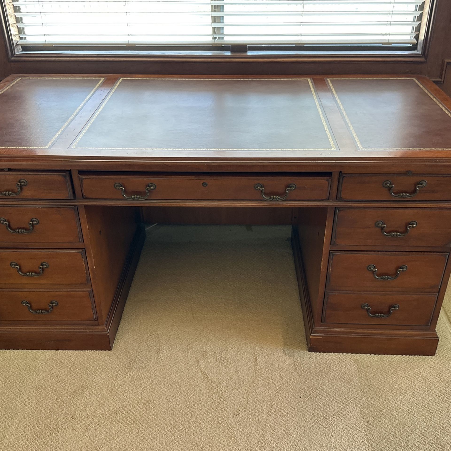 Large Luxury Office Desks Encino for Sale in Los Angeles, CA OfferUp