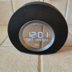 JBL horizon Bluetooth clock Radio with USB charging and ambient light, 2 alarms 5 radio presets & back up battery. Selling with power cord and jbl dev