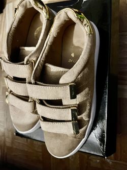 Tenis Guess Color Tan Talla #6