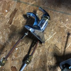 Delta Faucet.   Works Great 