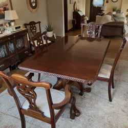 Beautiful Antique Replica Dining Room Table and 8 Chairs