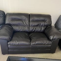 Leather LoveSeat in good condition 