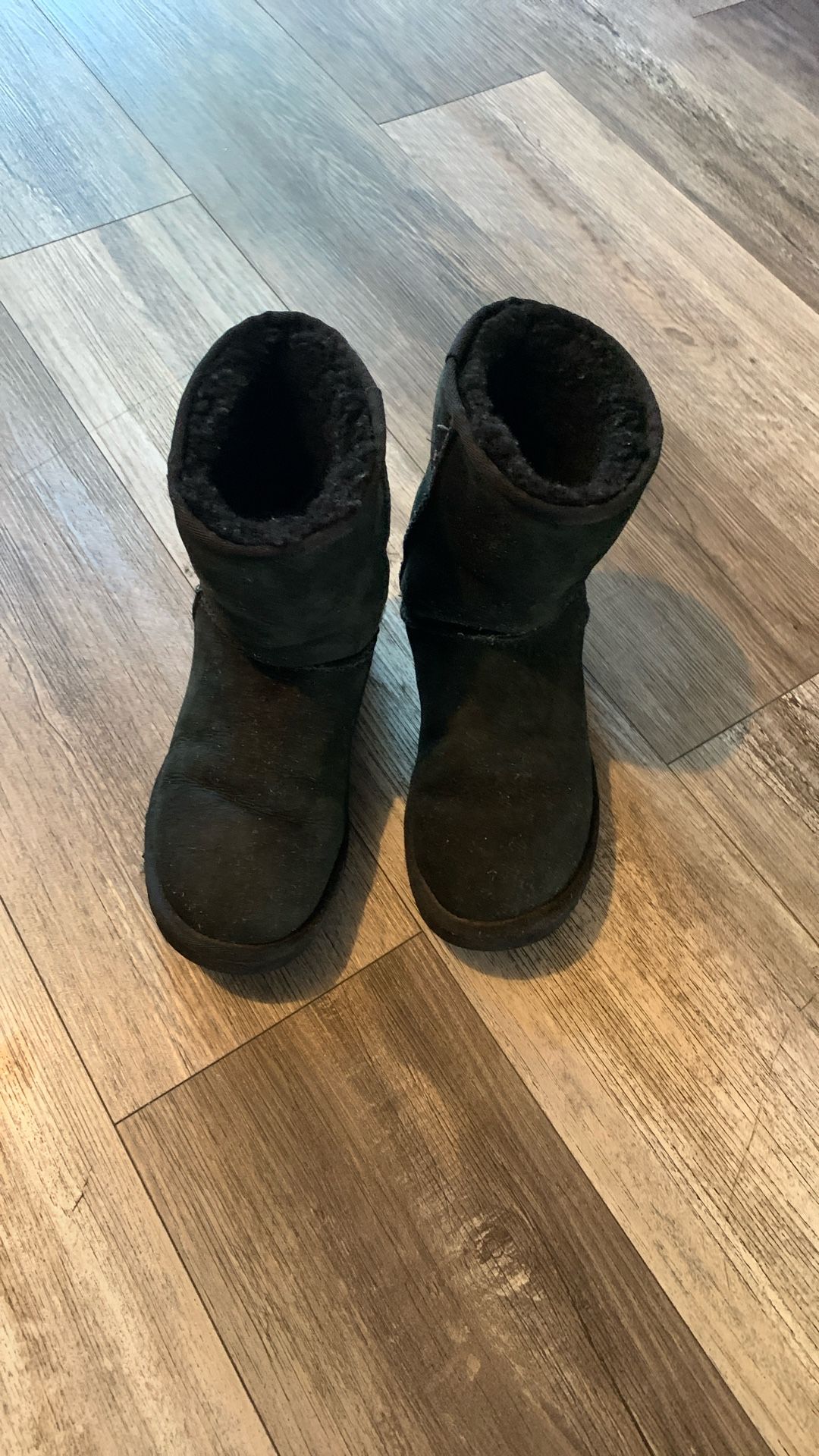 UGG