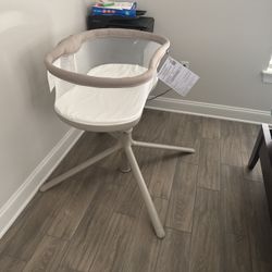 Halo Swivel Bassinet 3.0-BRAND NEW 