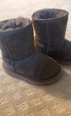 Uggs size 9 kids