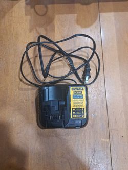 Dewalt DCB108 charger