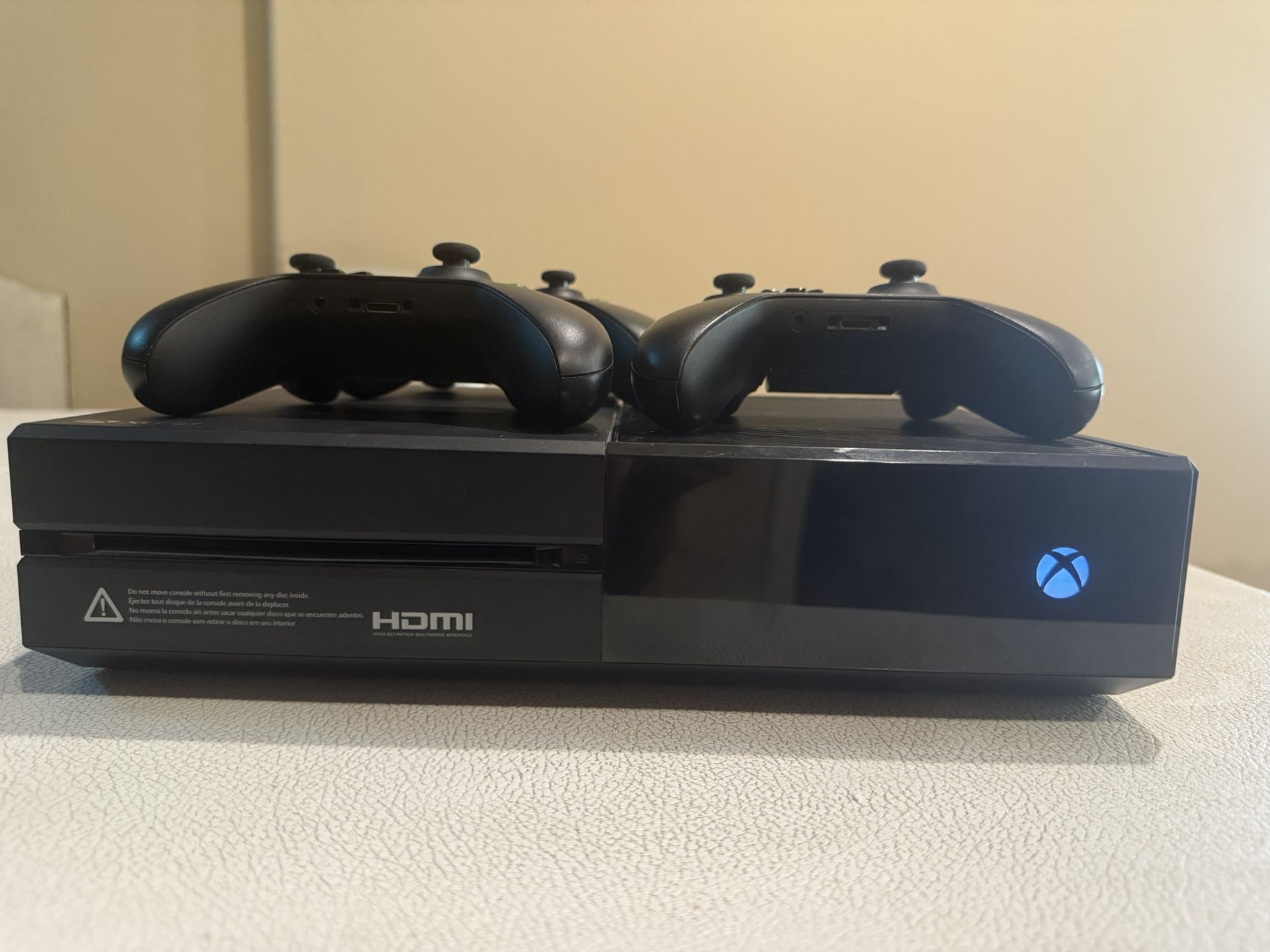 Xbox One with three Controllers