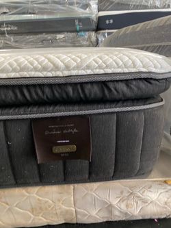 King mattress stearns&foster pillowtop