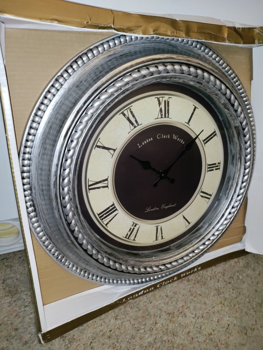 20" Wall Clock! London * Cardboard around is damaged *New!