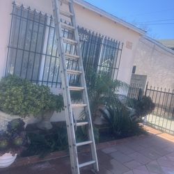 Escalera de 28 pies de aluminio muy barata,
