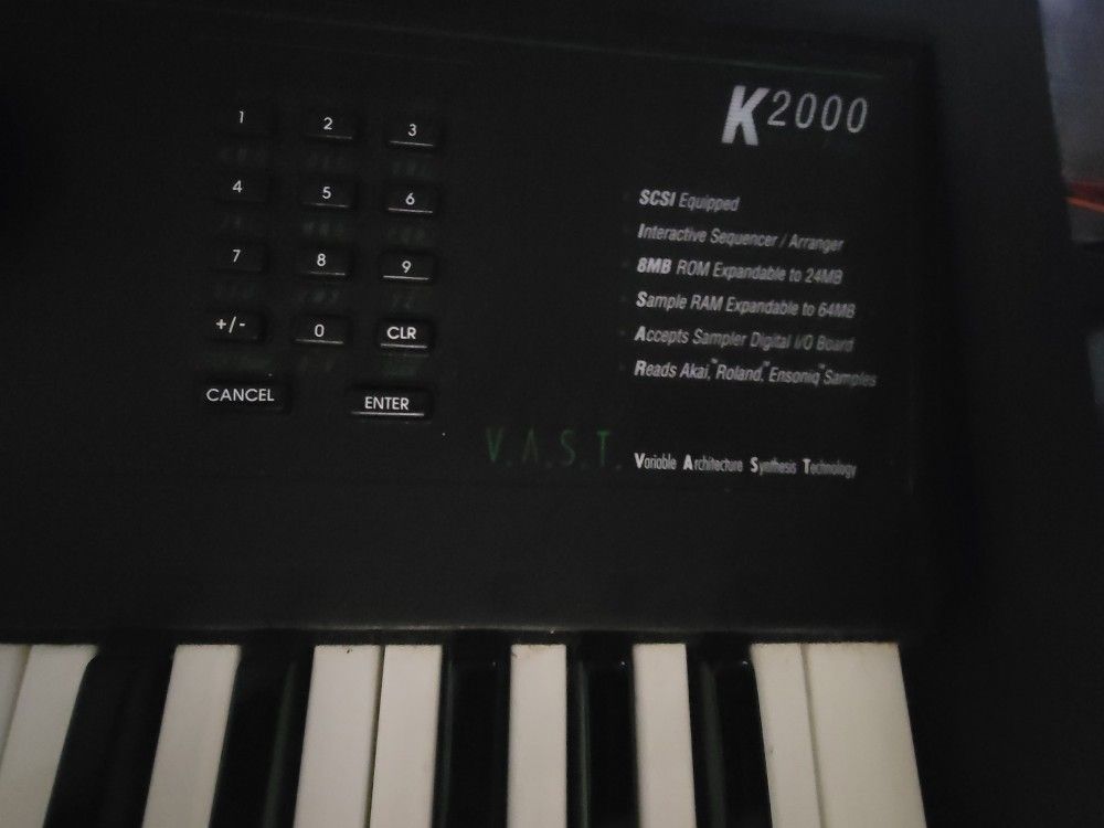 Kurzweil K2000 SAMPLER/Synthesizer
