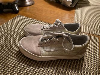 Vans tennis shoes.. size 3