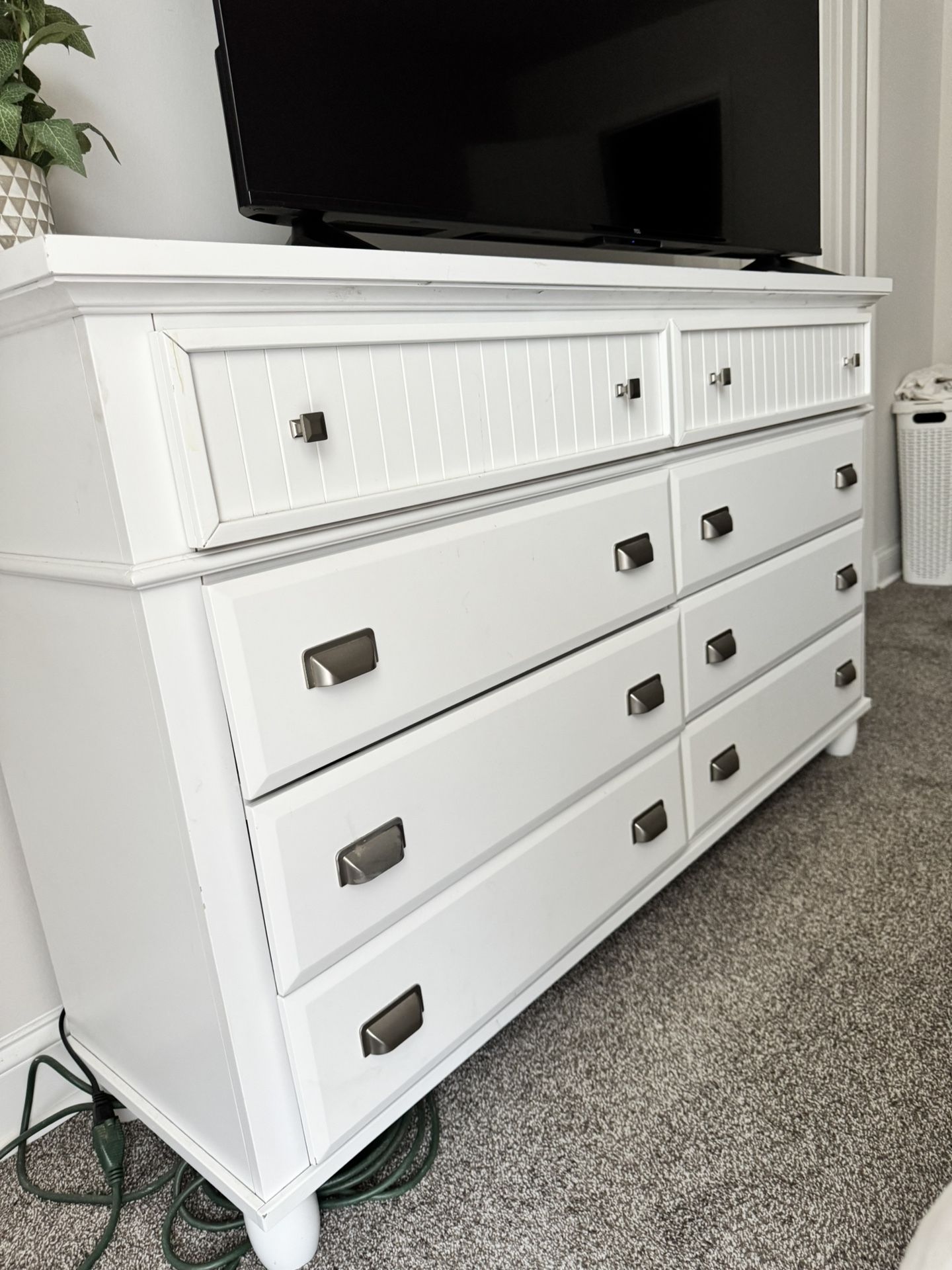 Bob’s Furniture Spencer White 8 Drawer Dresser