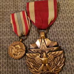 USA Meritorious Service Medal 1 Large 1 Small Excellent Condition