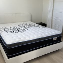 King Size Mattress Pillow Top 12” Thick. 🟩 All Sizes Available 🟩 New Mattress In A Plastic Sealed 🟩 Delivery Available. 🟩 Bamboo Mattress