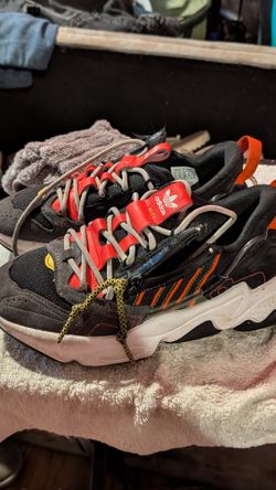 Adidas Oswego Zip Boys Size 4