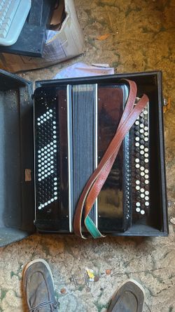 Accordion with buttons