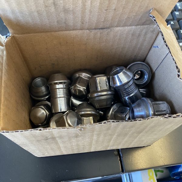 2015 Ford Mustang Lug Nuts