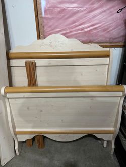 Twin size bedframe