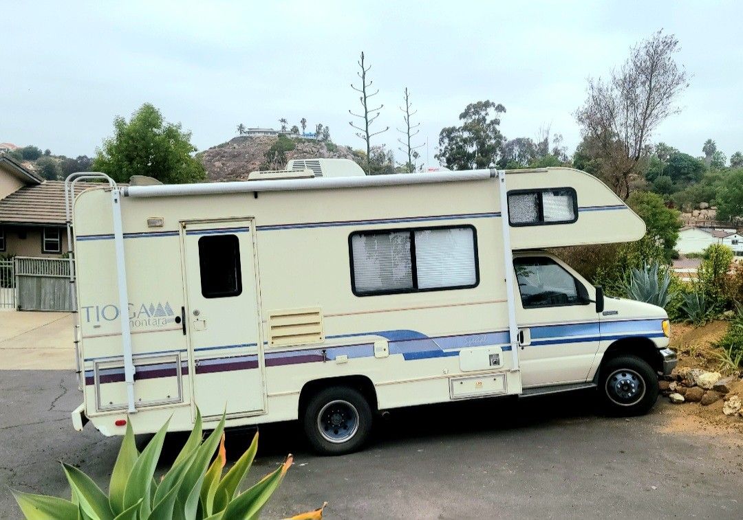 1993 Fleetwood Tioga 26' Motorhome