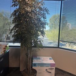 6’ Artificial tree